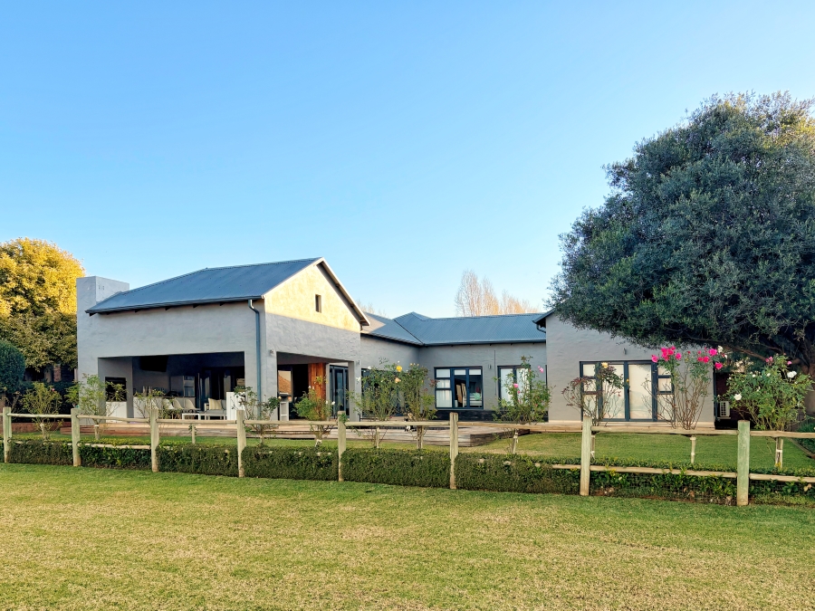 5 Bedroom Property for Sale in The Coves North West